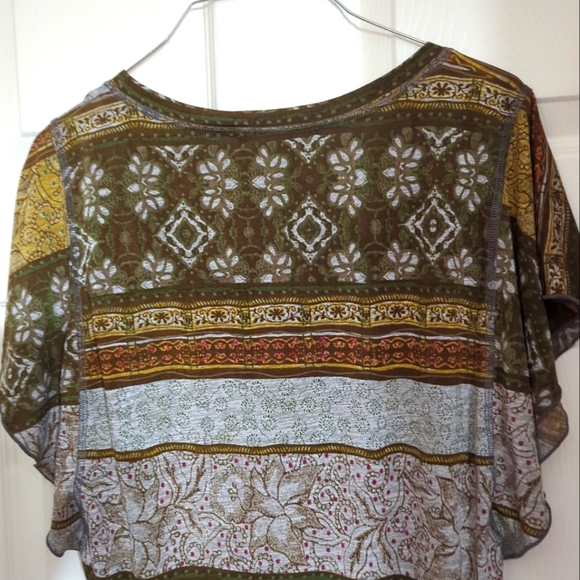 Charlotte Russe Green Red Gray Handkerchief Hem Shirt V Neck Longer Sides L - Picture 10 of 10